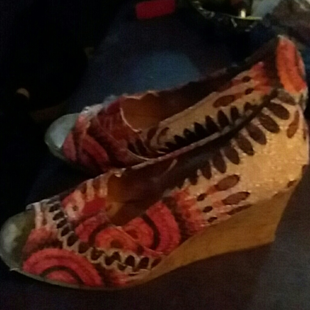 Patterned Wedge